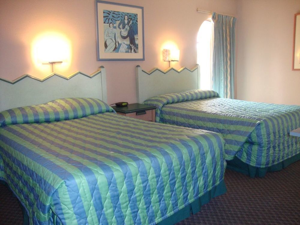 Shining Light Inn & Suites Kissimmee Værelse billede