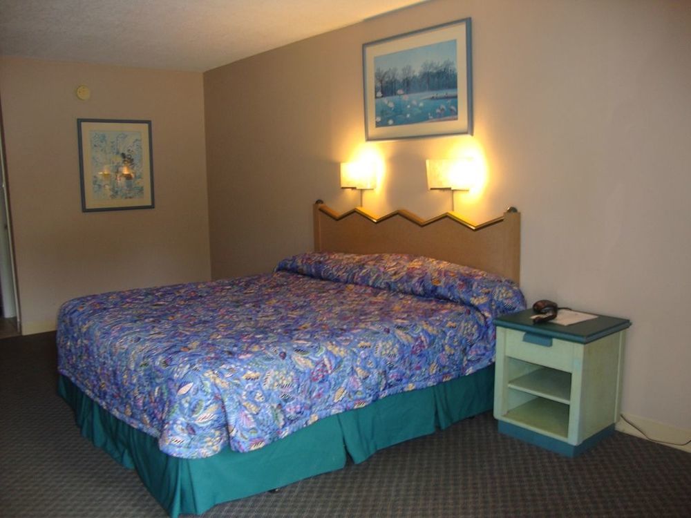 Shining Light Inn & Suites Kissimmee Værelse billede